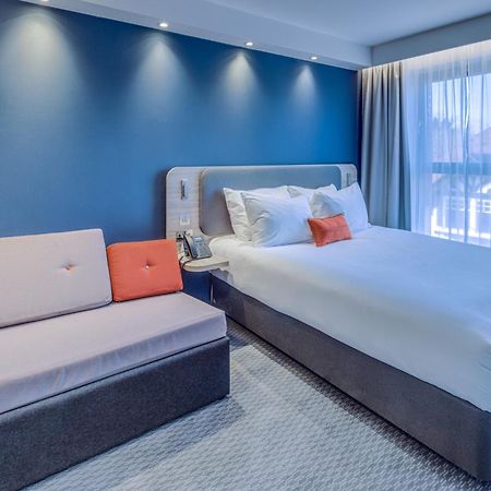 Holiday Inn Express - Fleet By Ihg 외부 사진