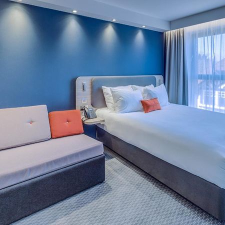 Holiday Inn Express - Fleet By Ihg 외부 사진