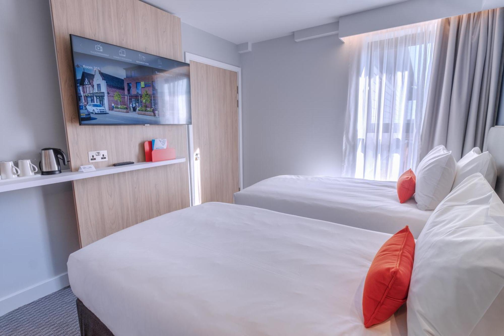 Holiday Inn Express - Fleet By Ihg 외부 사진